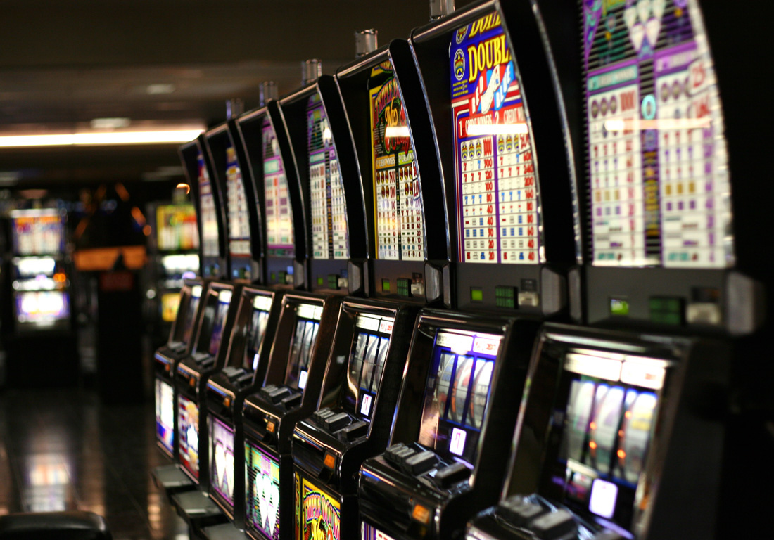 How are slot machines programmed? - Quora